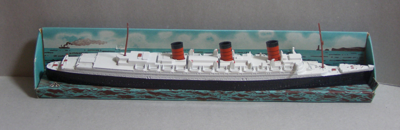 Passagierschiff "Queen Mary" auf Pappdisplay (1 St.) GB 1936 M 703 von Triang